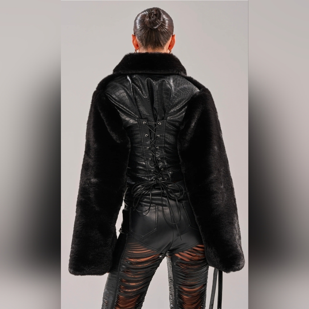Akira Shorty Corseted Faux Fur - Picture 4 of 5